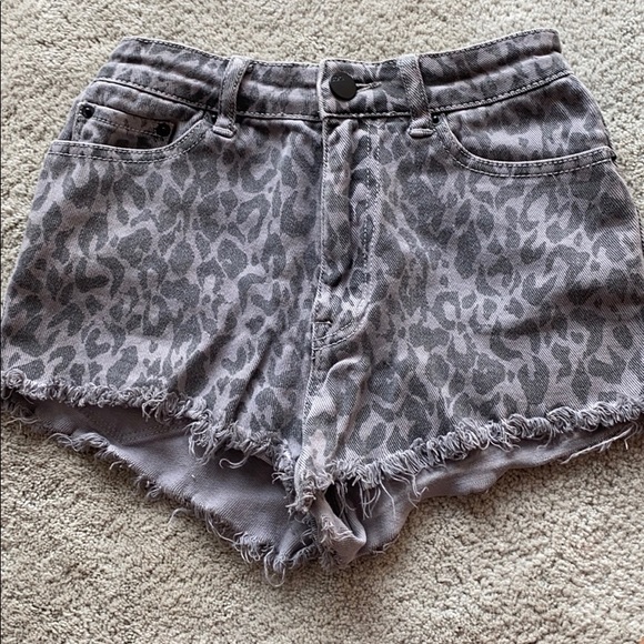 High waisted animal print jean shorts - Picture 3 of 4